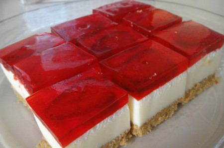 ΚΑΛΟΚΑΙΡΙΝΗ ΤΟΥΡΤΑ